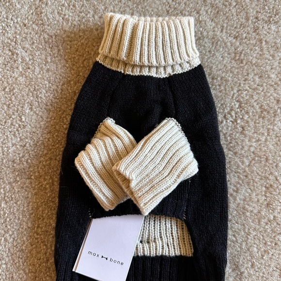 Maxbone Apres Ski Dog Sweater, size small - Picture 2 of 3